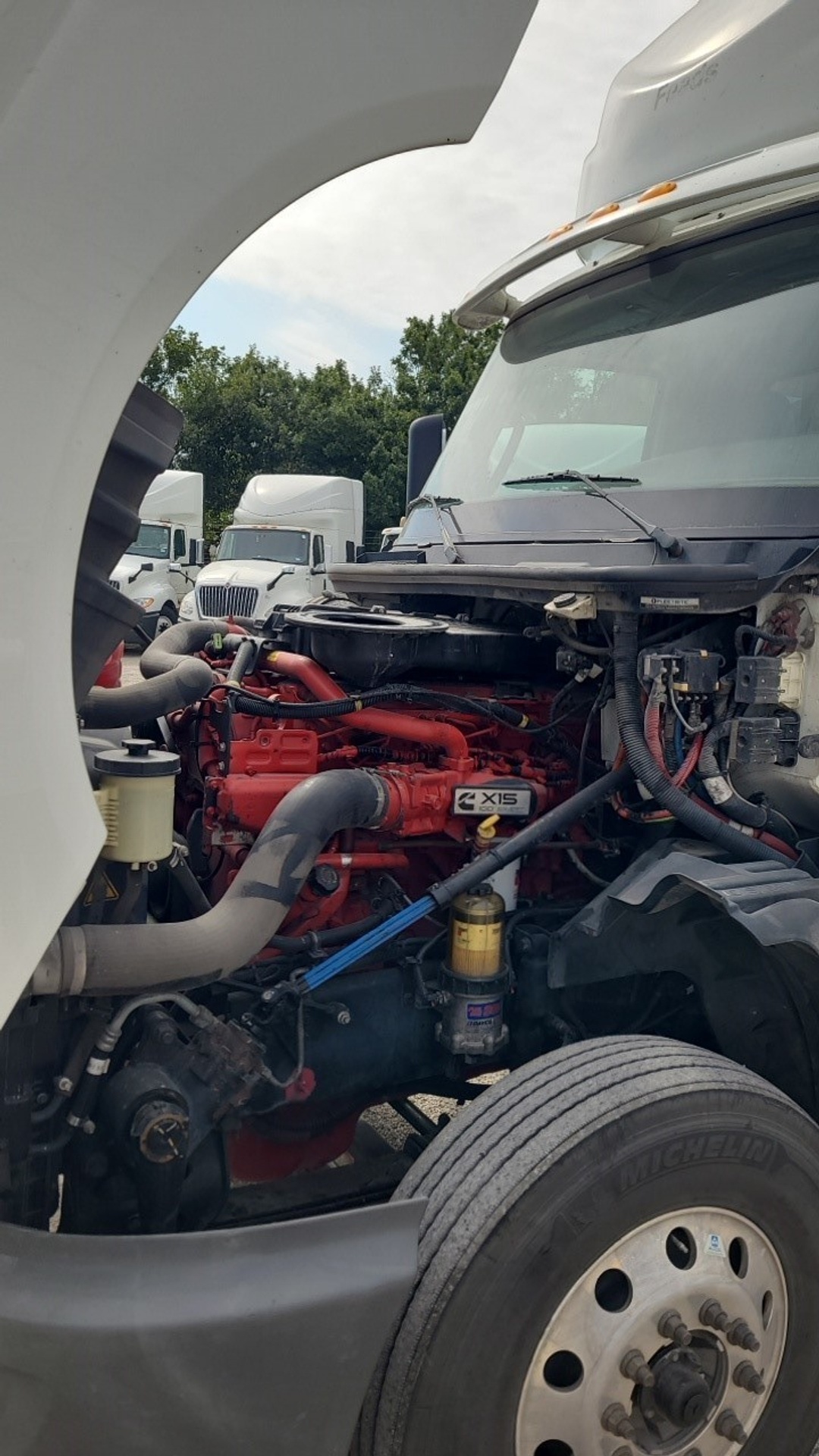 2021 International LT - image 4