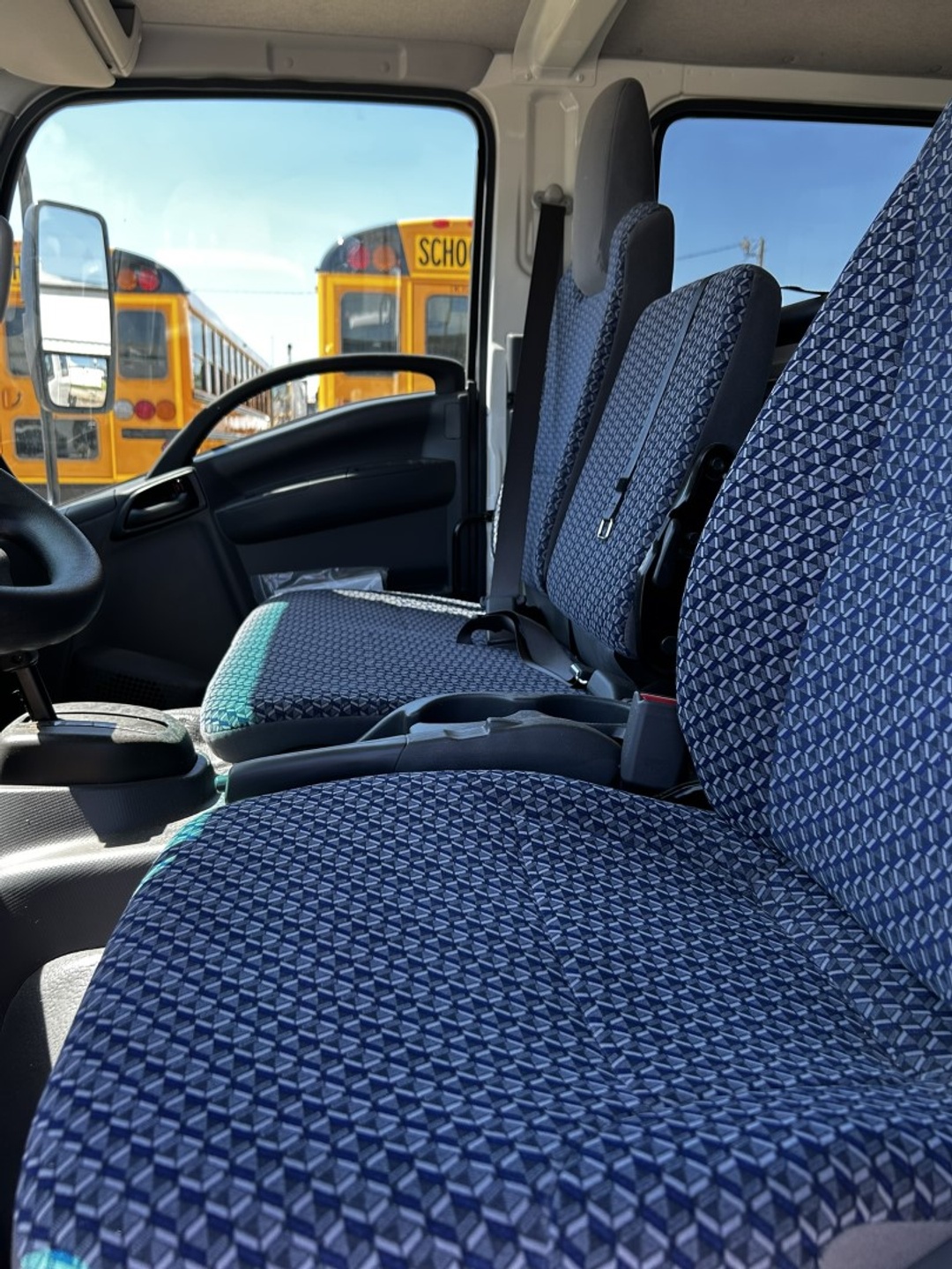 2024 Isuzu NPR - image 6