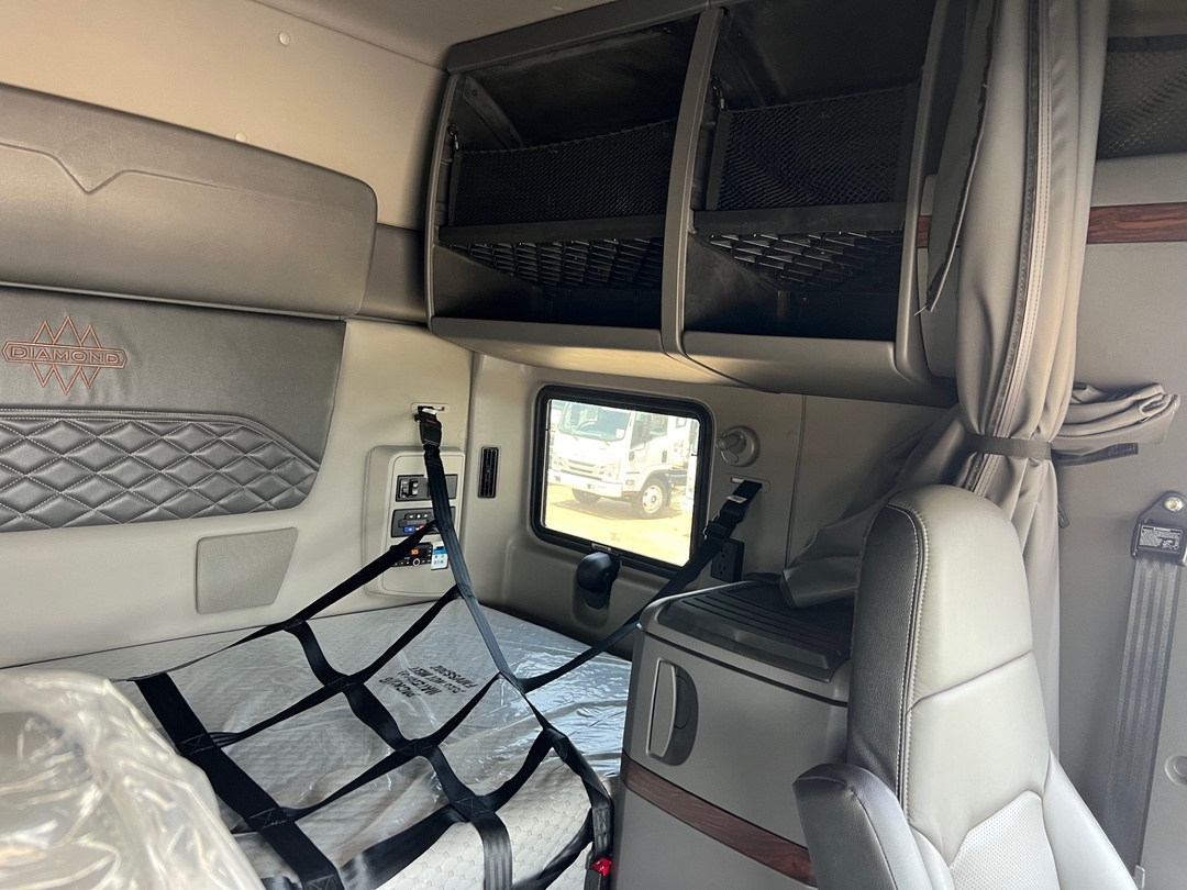 2024 International LT - image 10