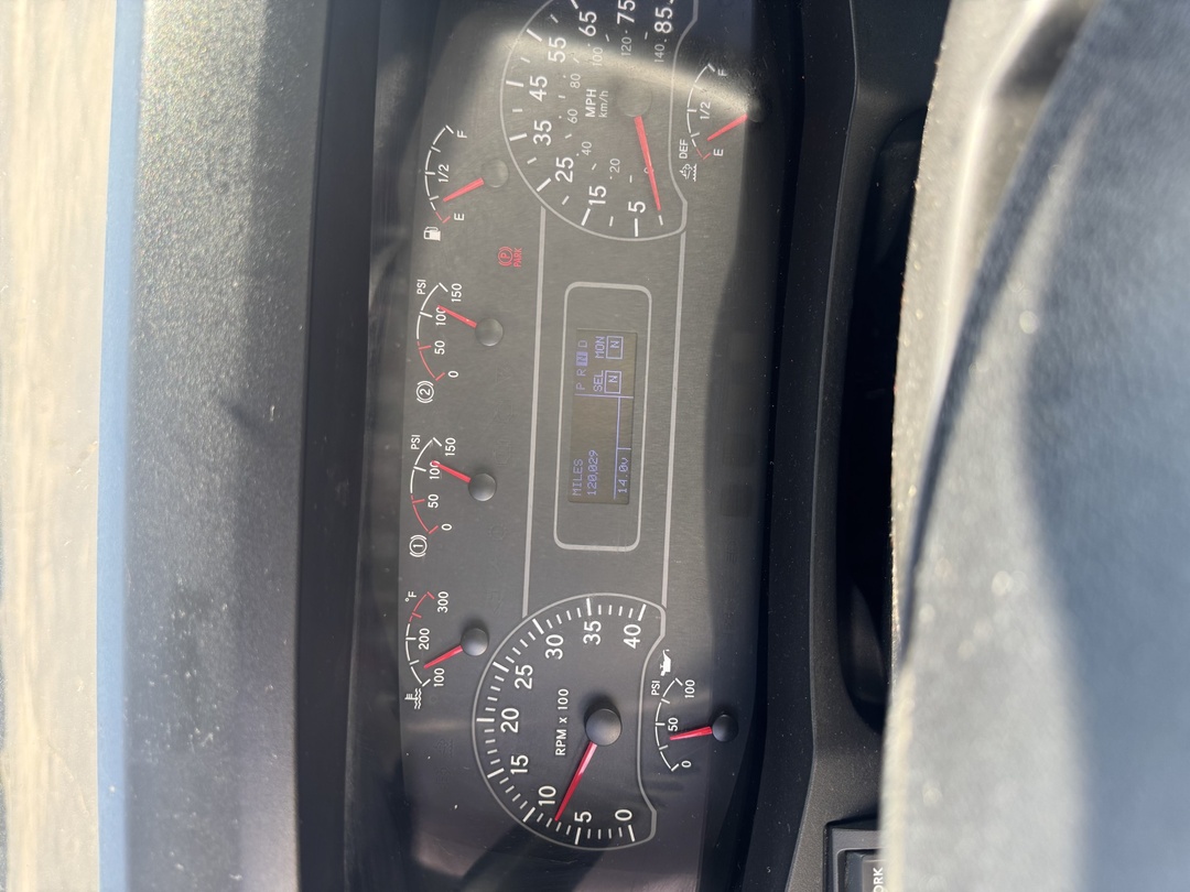 2020 International MV - image 2