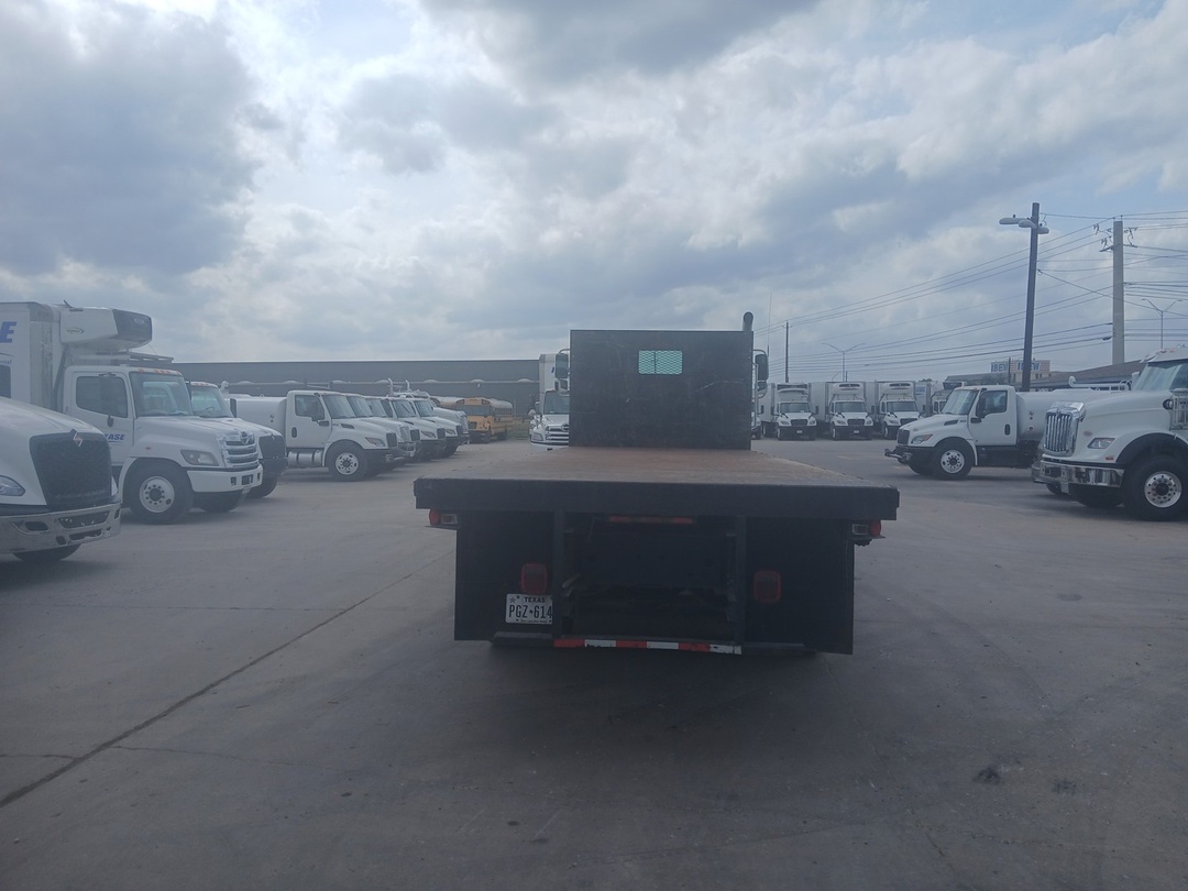 2021 International HX - image 3