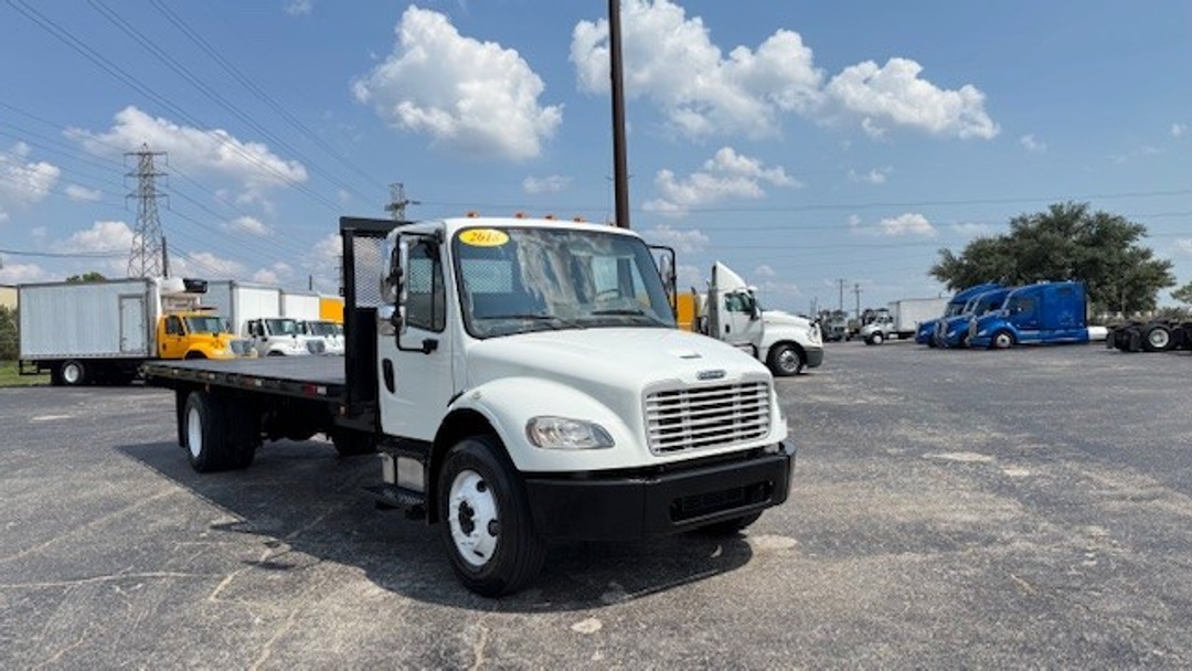 2018 Freightliner M2 106 - image 2