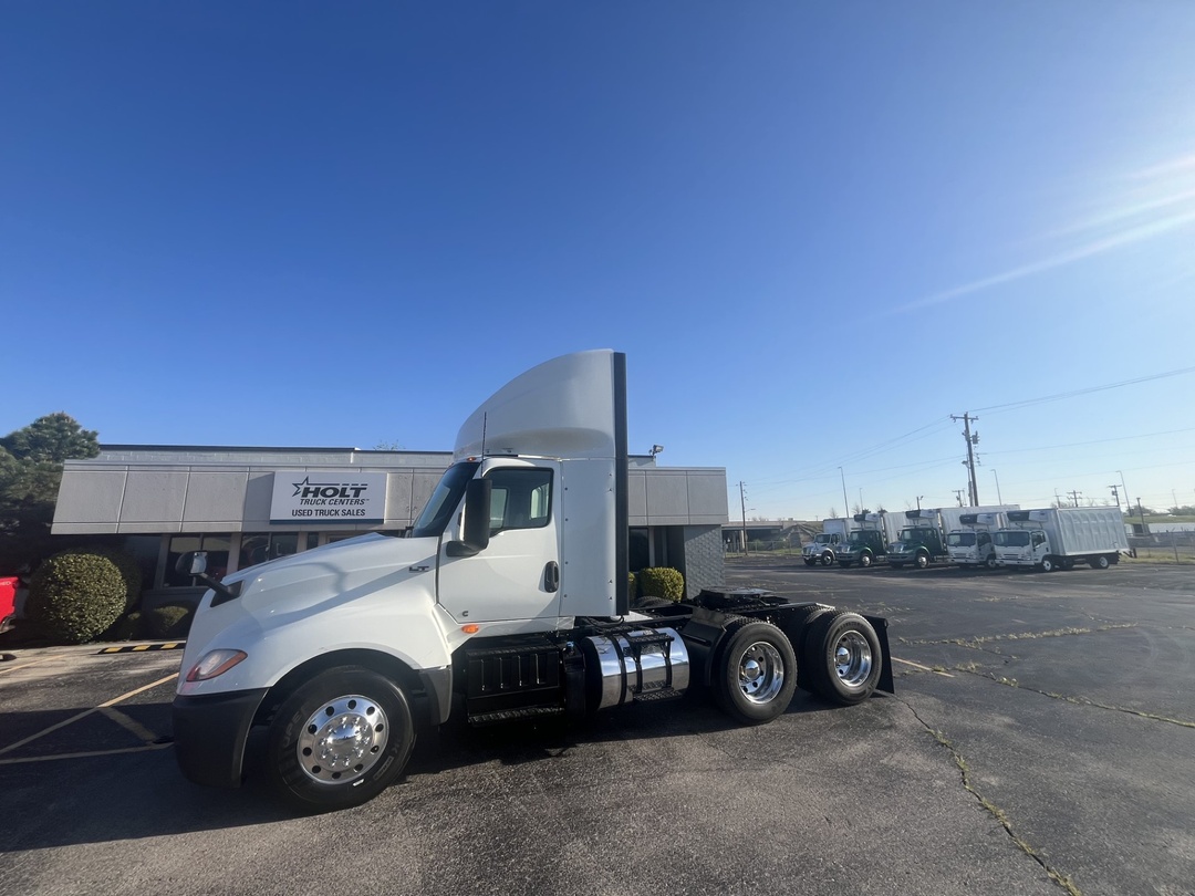 2019 International LT - image 15