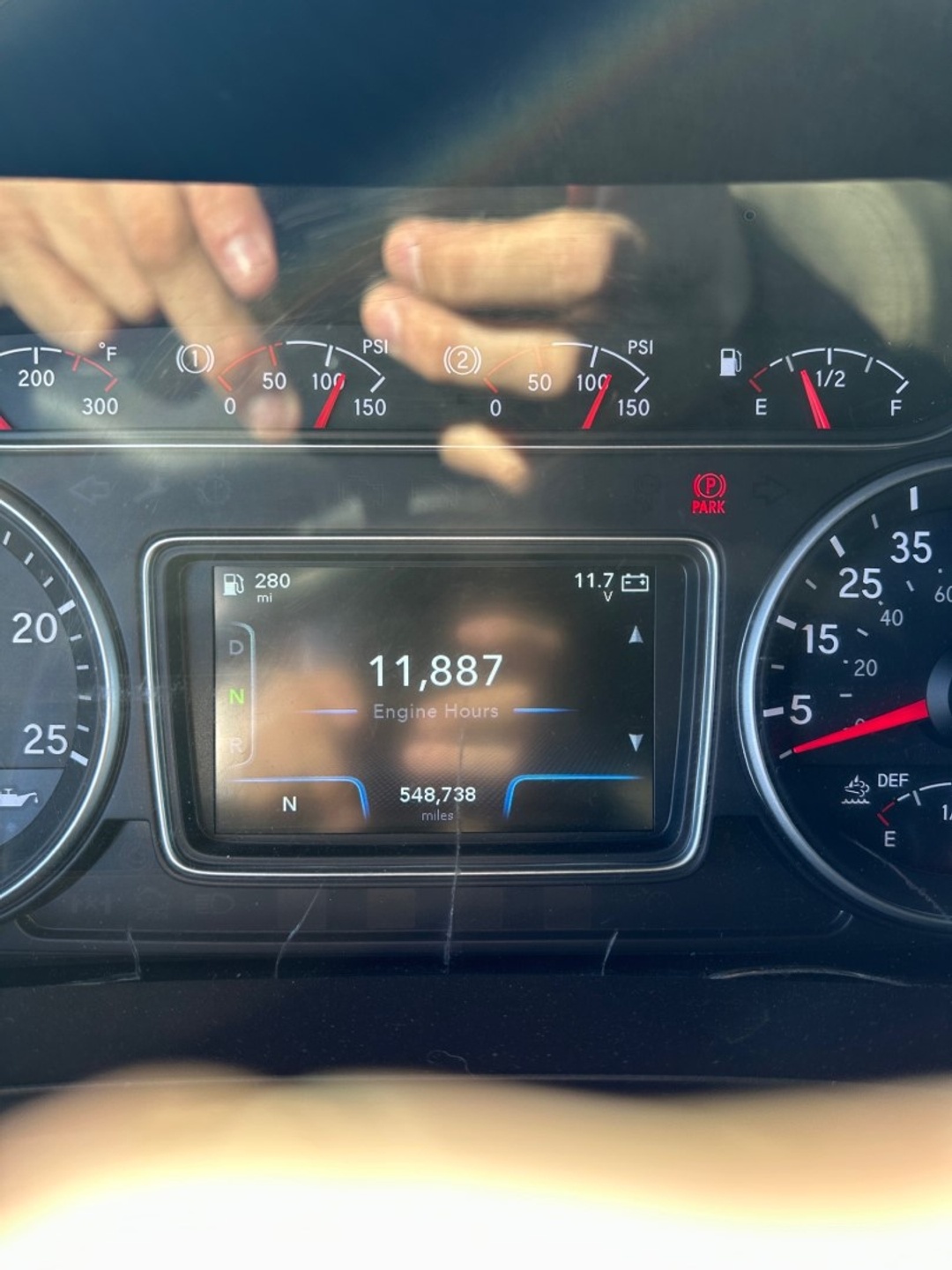 2019 International LT - image 4