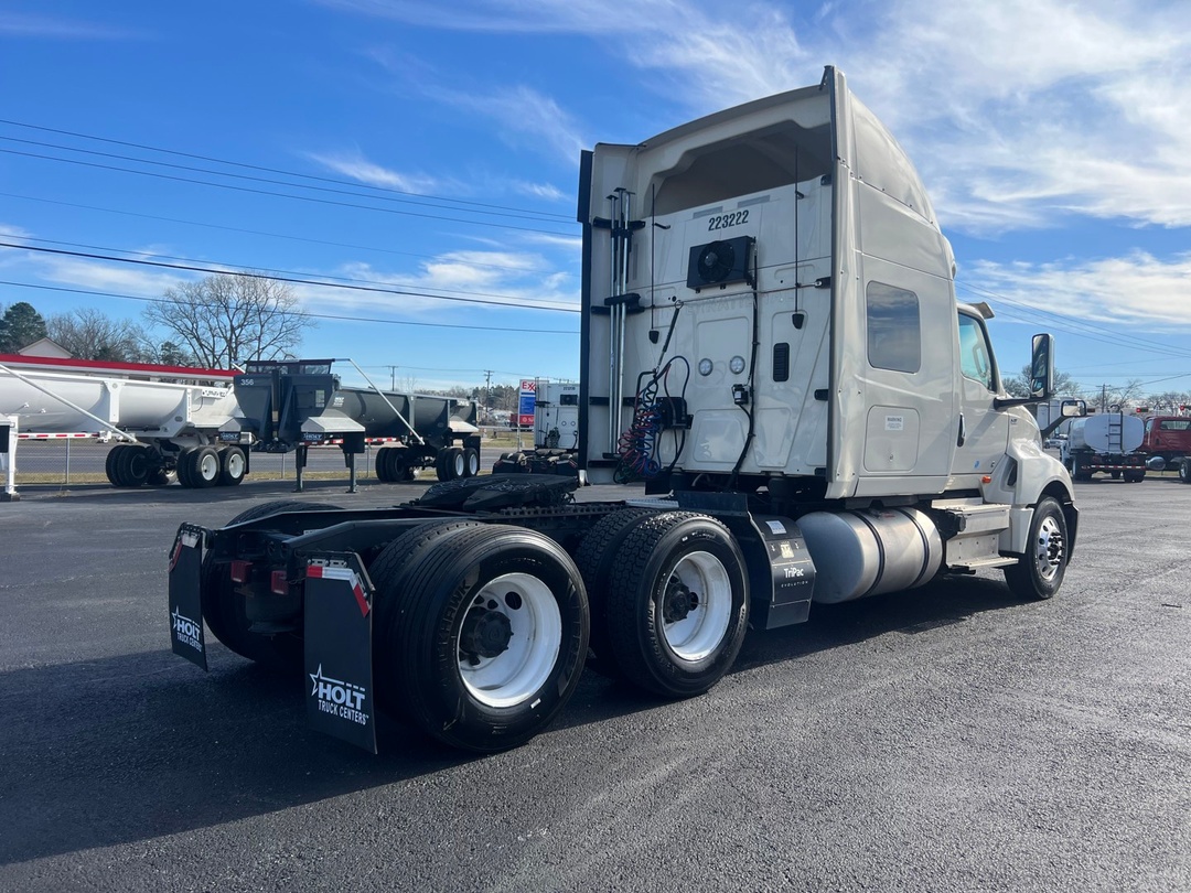 2022 International LT - image 9