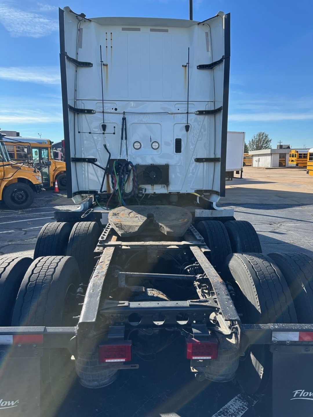 2019 International LT - image 10