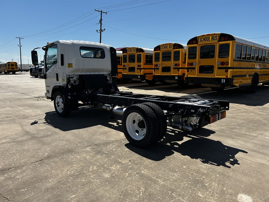 2024 Isuzu NPR - image 5