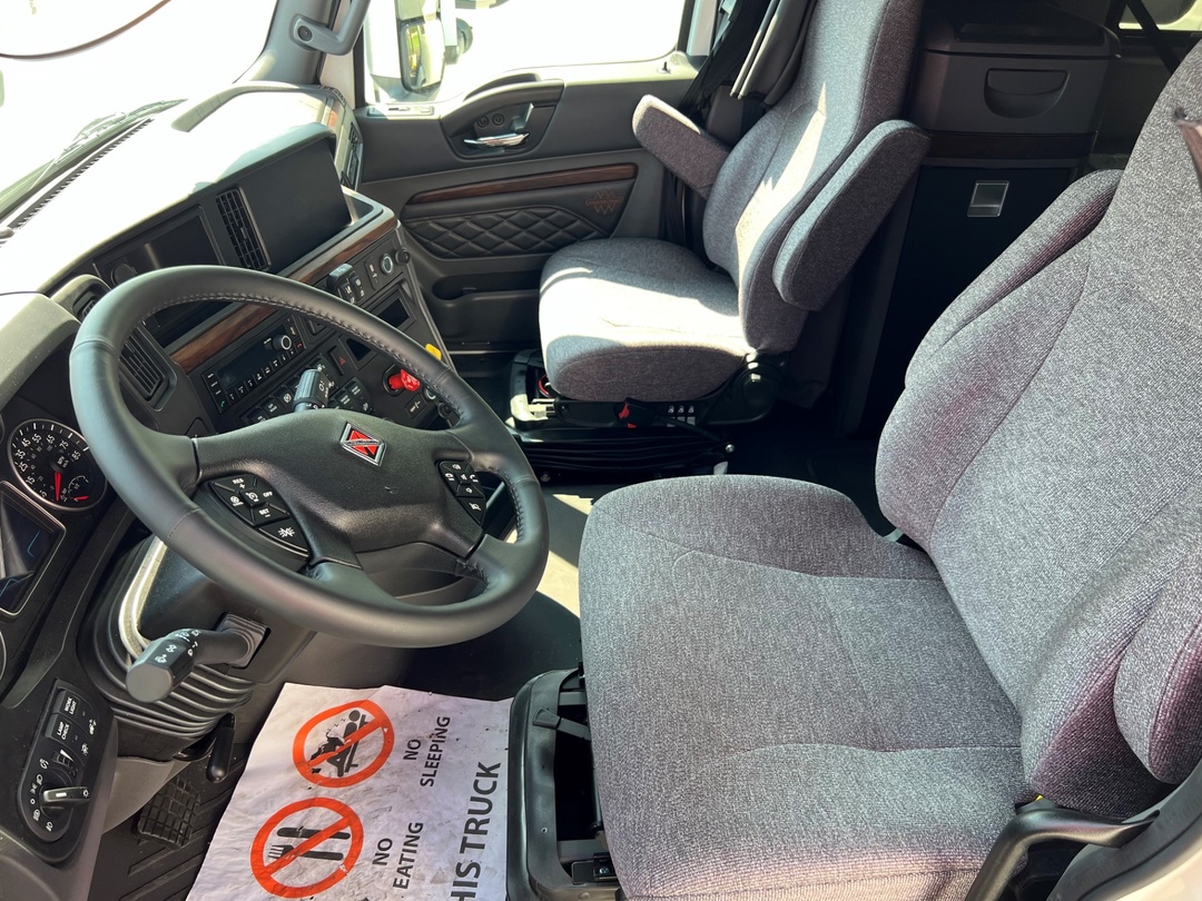 2025 International LT - image 13