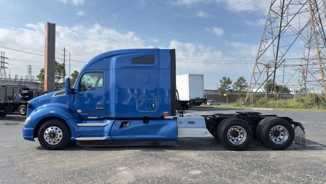 2020 Kenworth T680 - image 7