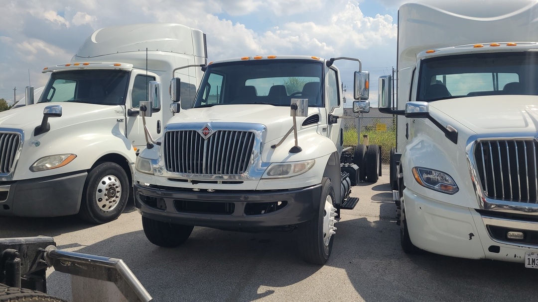 2020 International MV - image 3