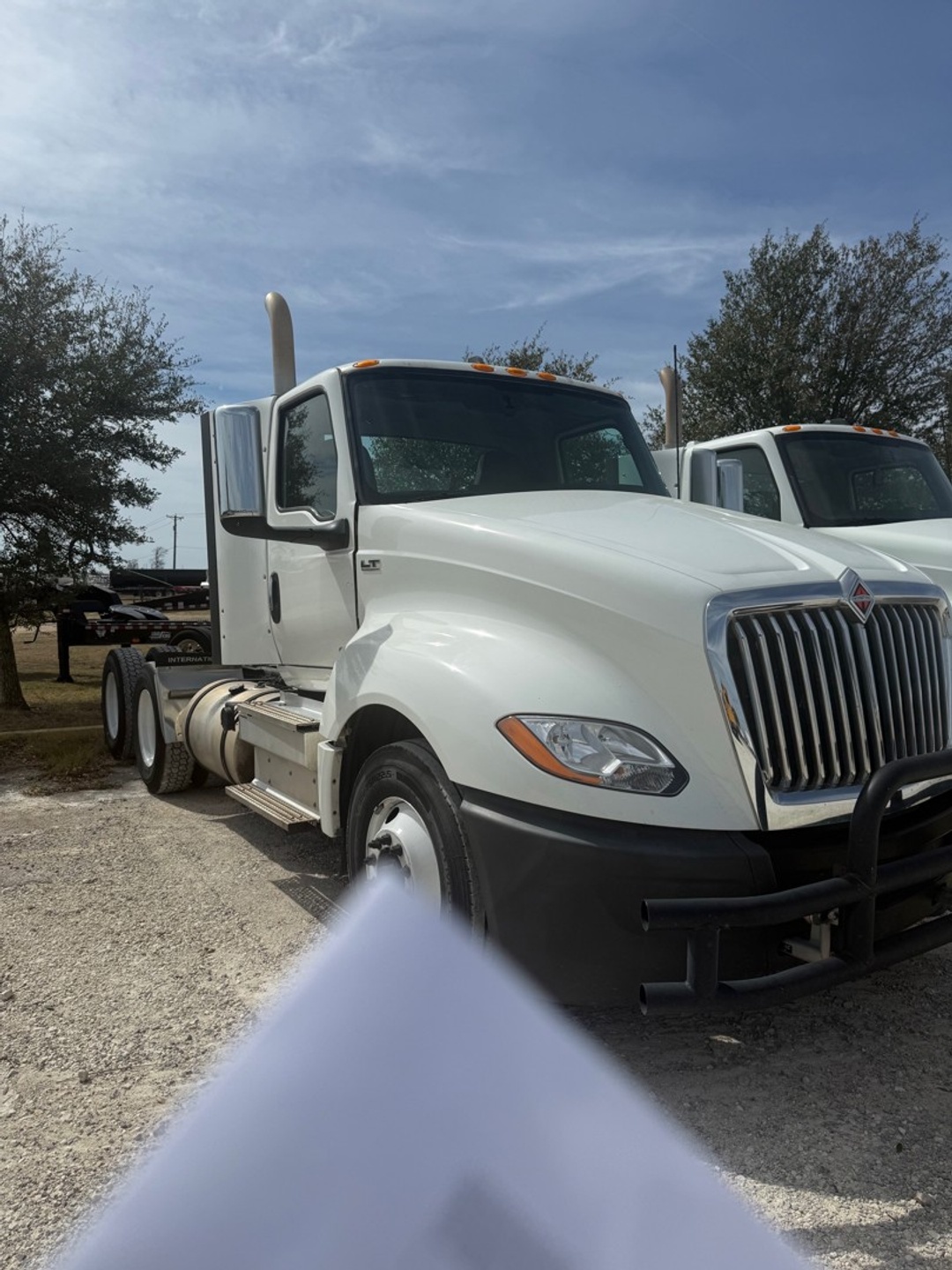 2021 International LT - image 3