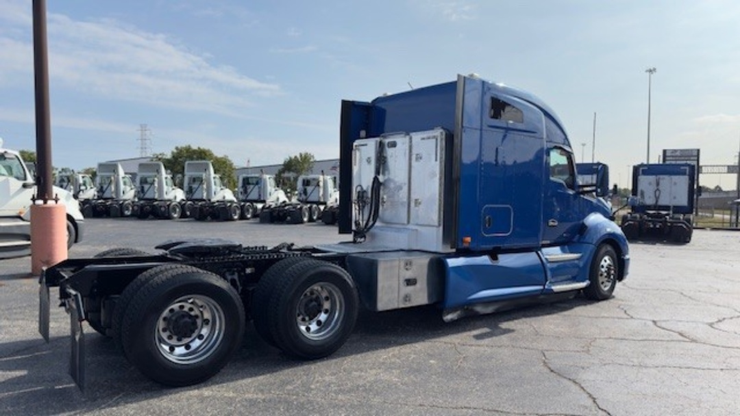 2020 Kenworth T680 - image 4