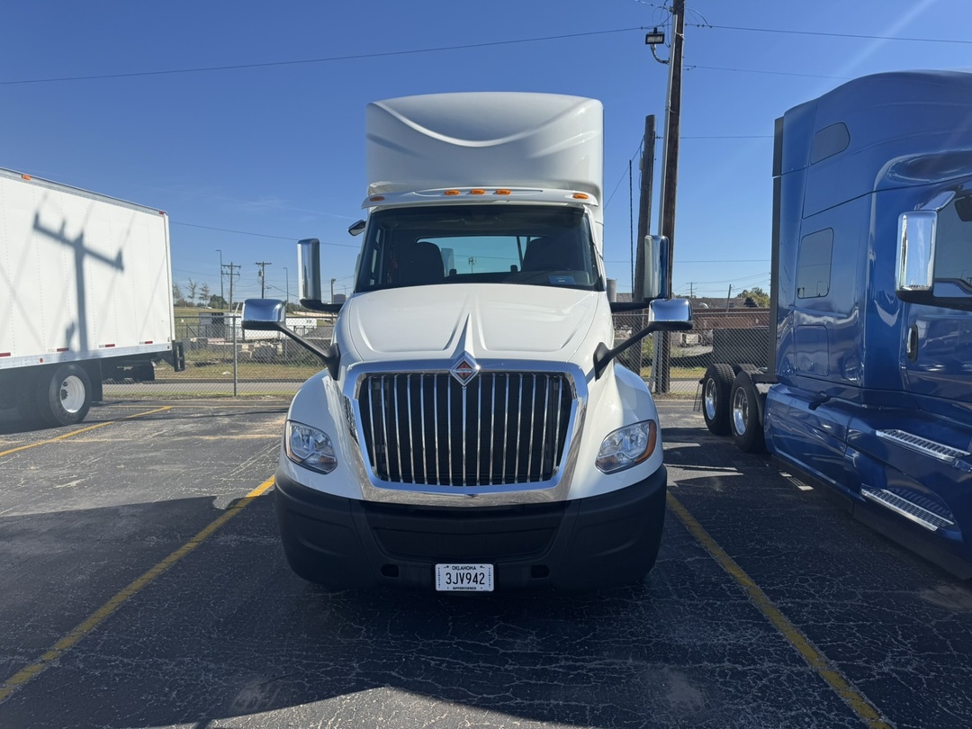 2020 International LT - image 2