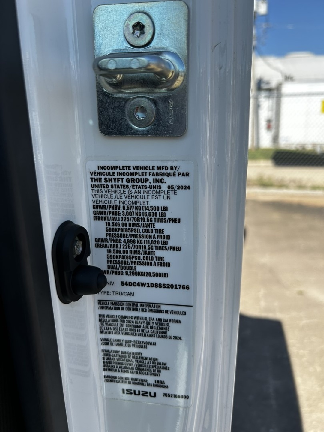 2025 Isuzu NPR - image 3