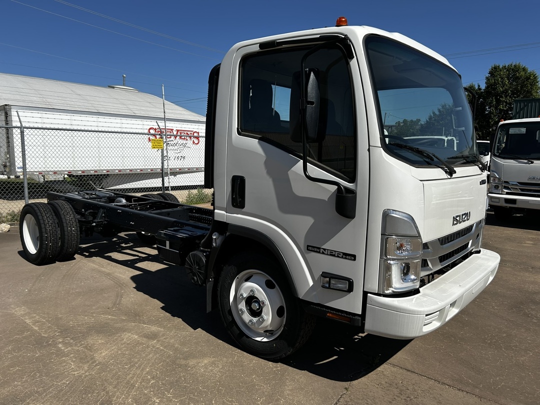 2025 Isuzu NPR - image 1