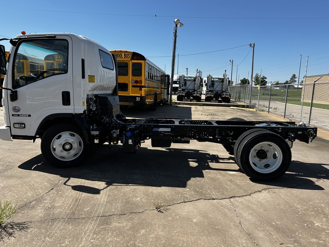 2024 Isuzu NRR - image 5