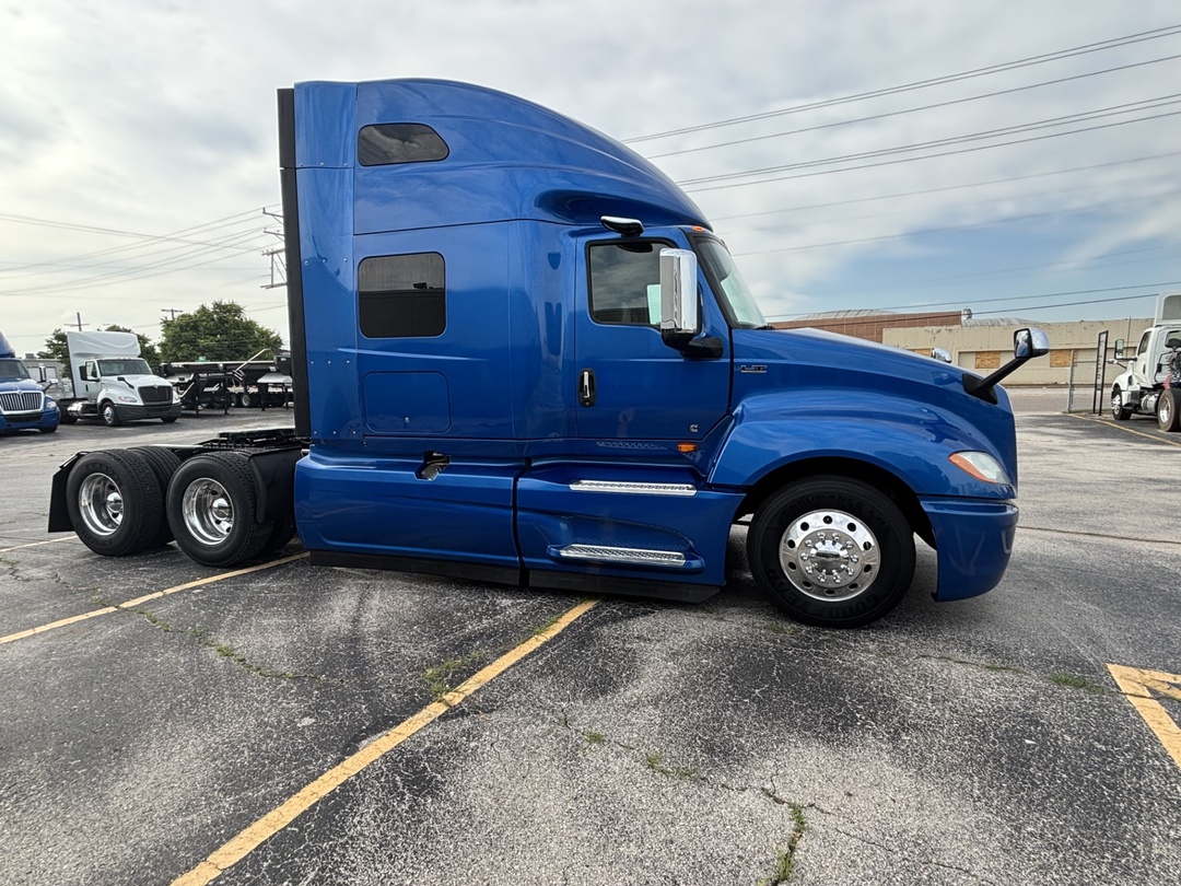 2020 International LT - image 7