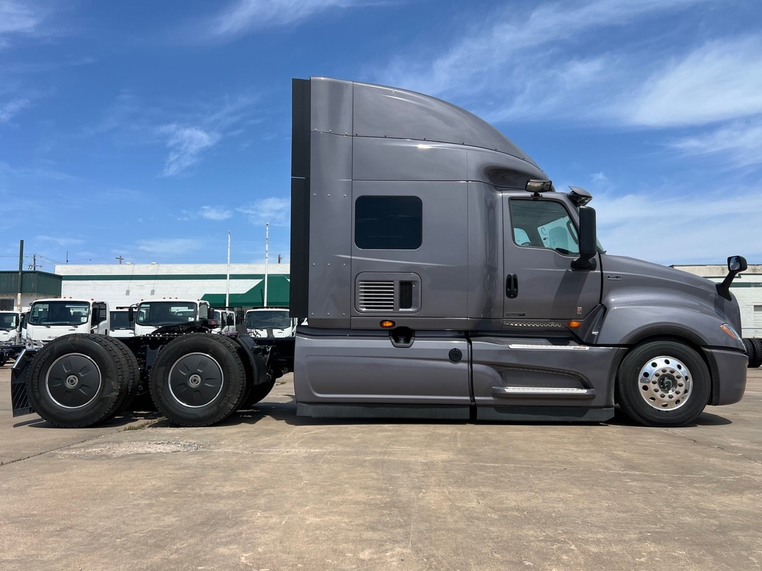 2025 International LT - image 8