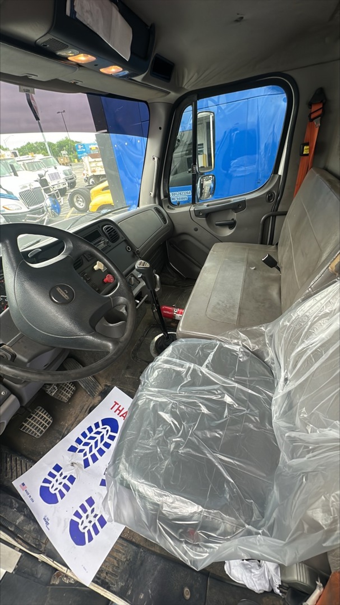 2014 Freightliner 114SD - image 2