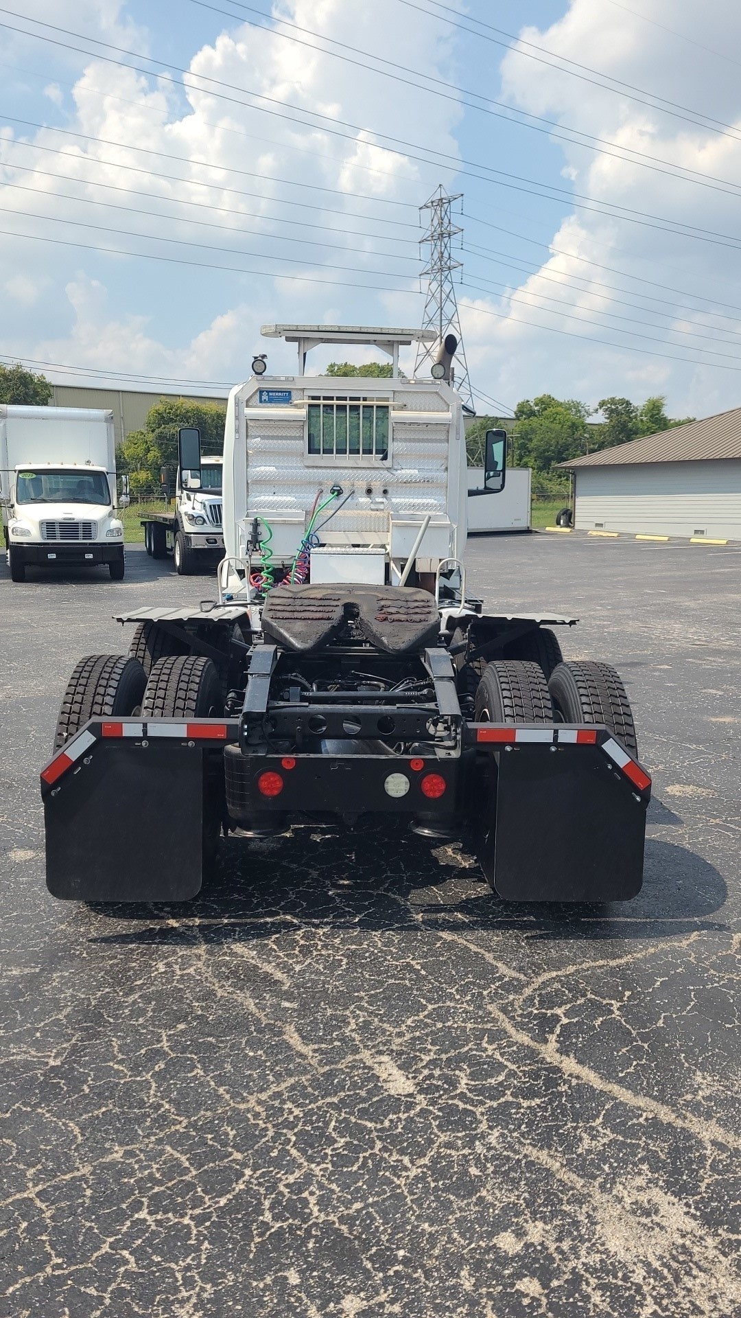 2018 International LT - image 9