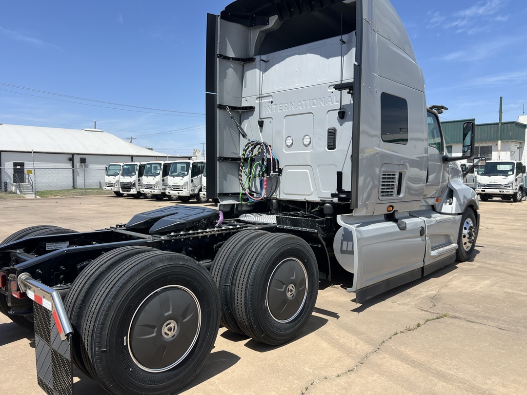 2025 International LT - image 5