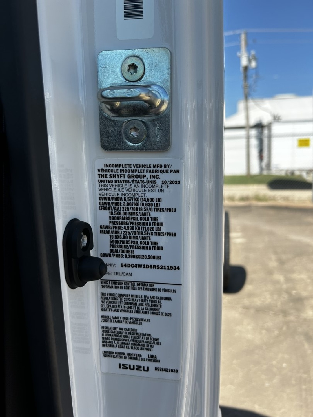 2024 Isuzu NPR - image 3