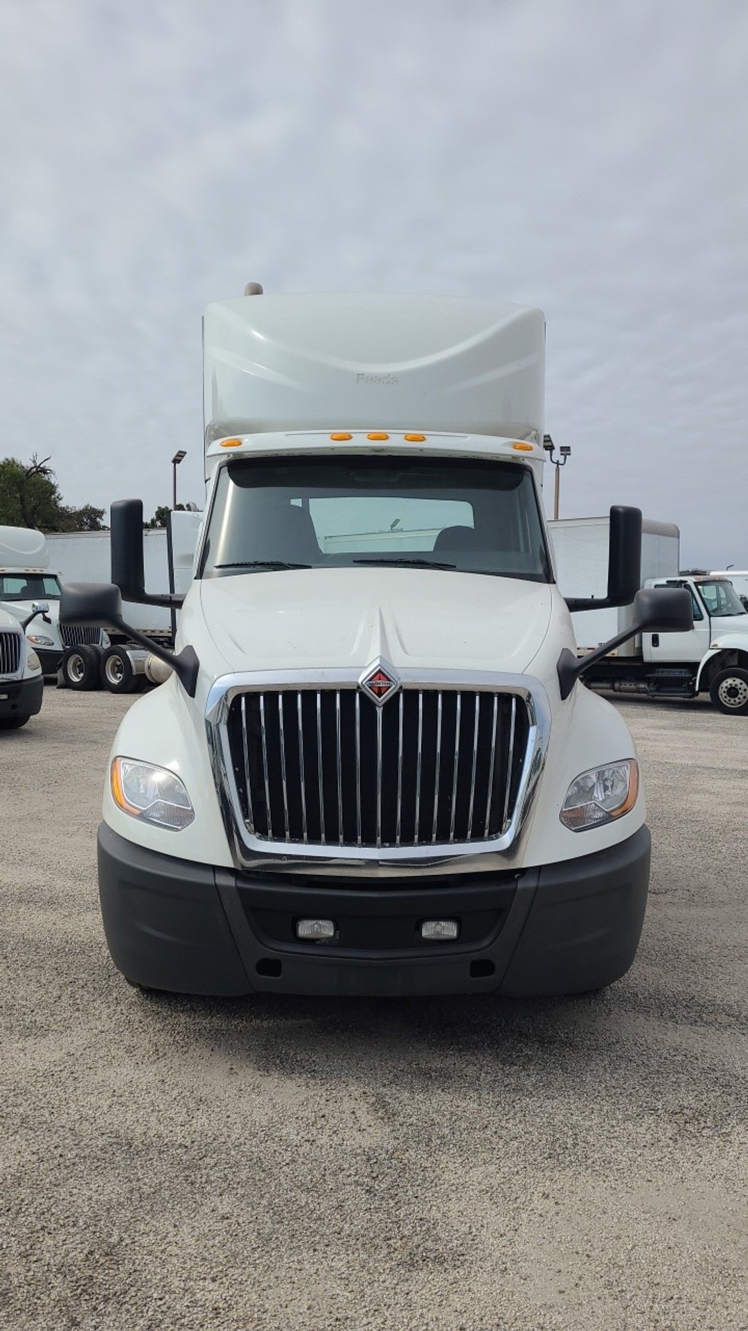 2021 International LT - image 6