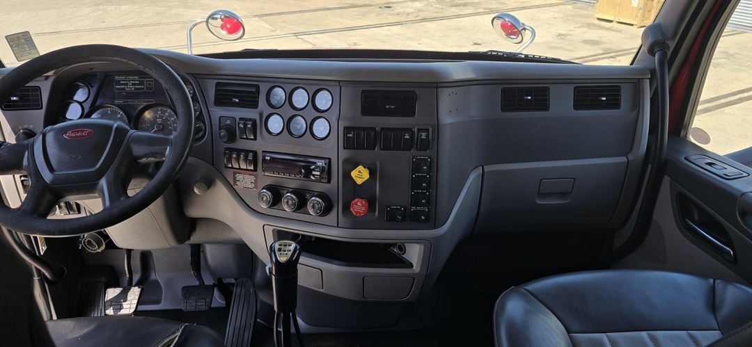 2015 Peterbilt 567 - image 14
