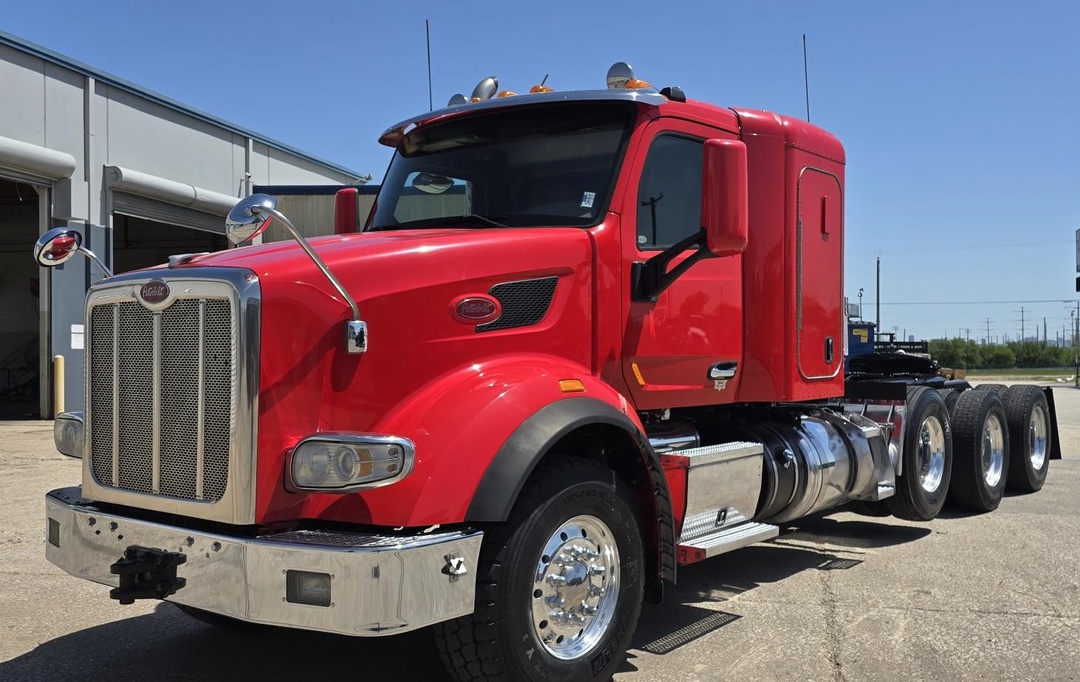 2015 Peterbilt 567 - image 1