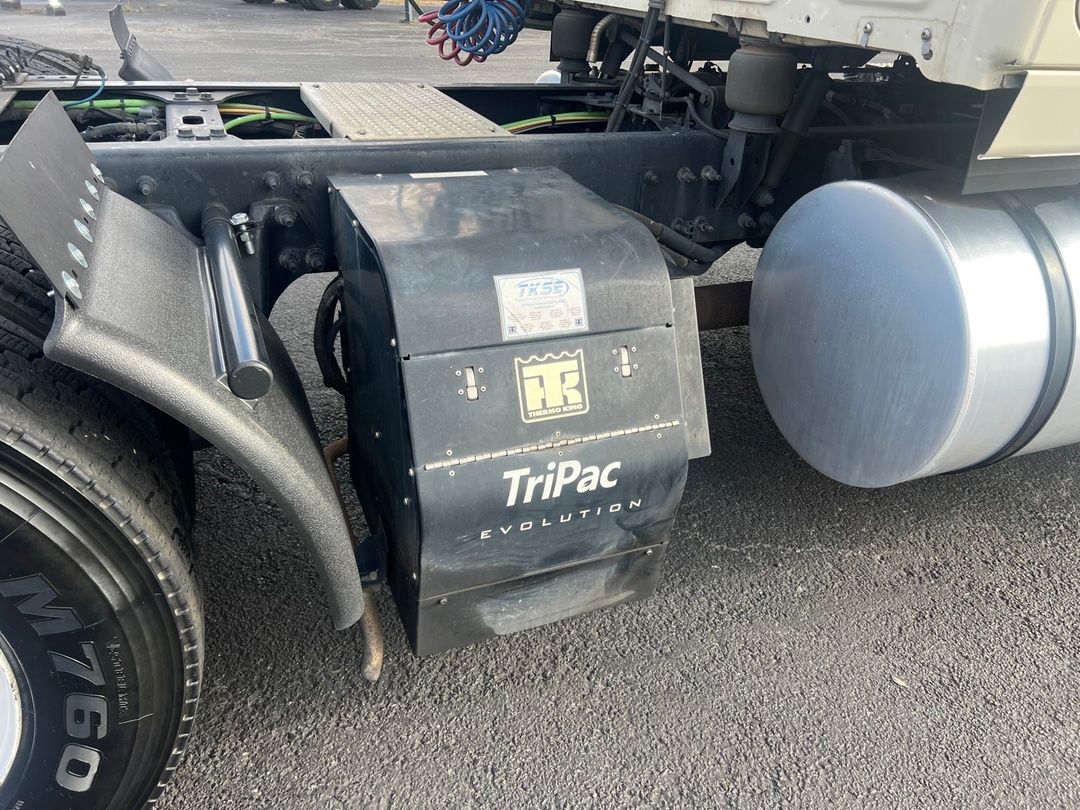 2022 International LT - image 12