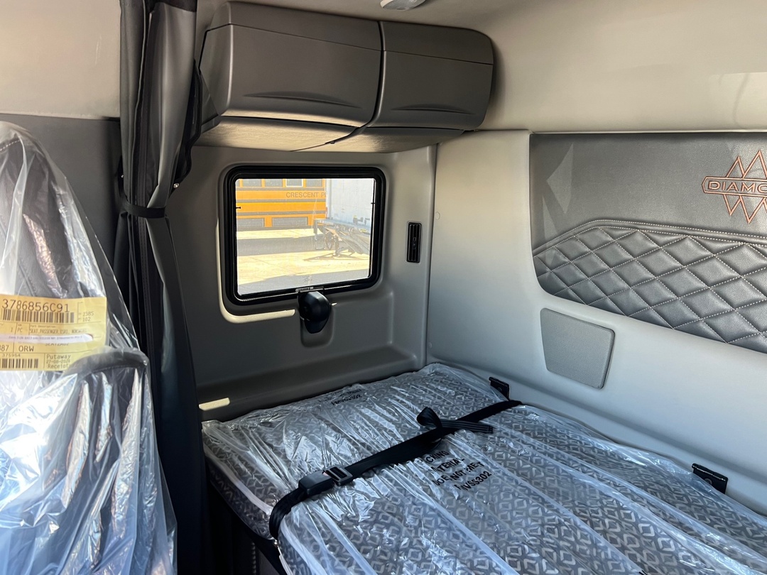 2025 International - image 13