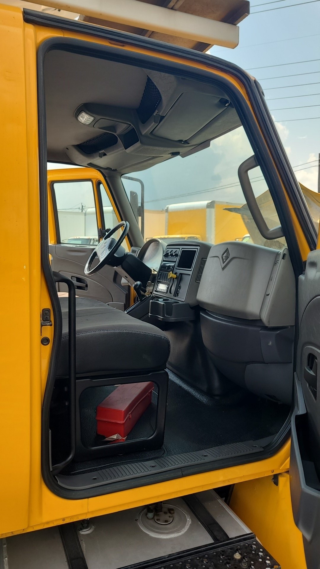 2019 International 4300 - image 7