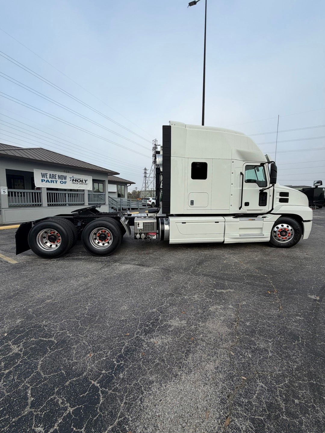 2020 Mack Anthem - image 7