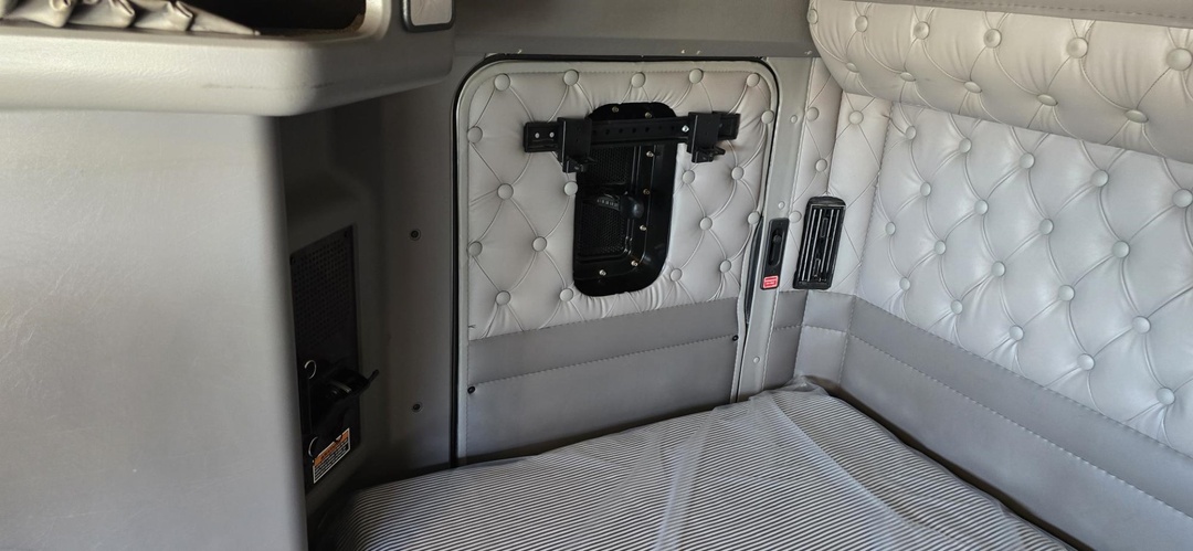 2022 Kenworth W900 - image 12