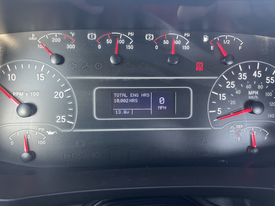 2019 International LT - image 3