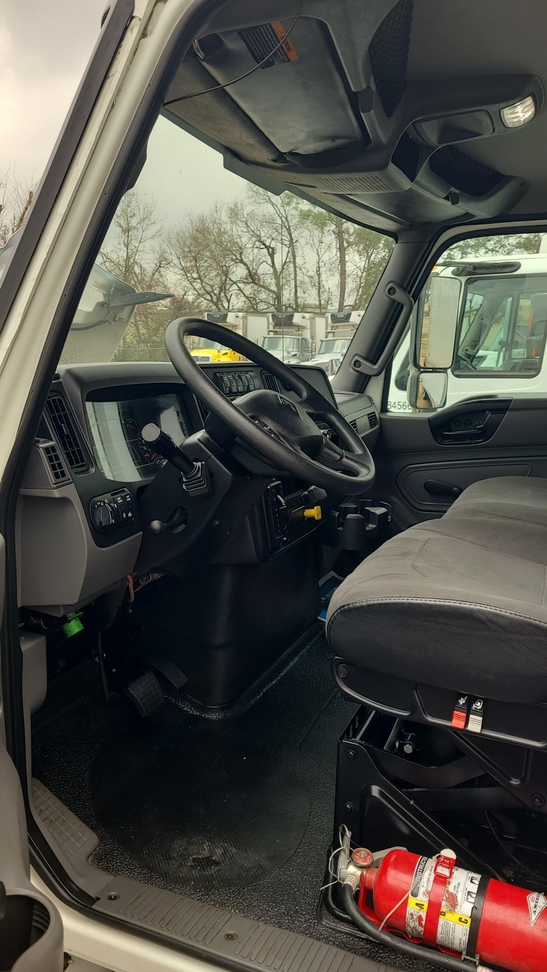 2020 International MV - image 4