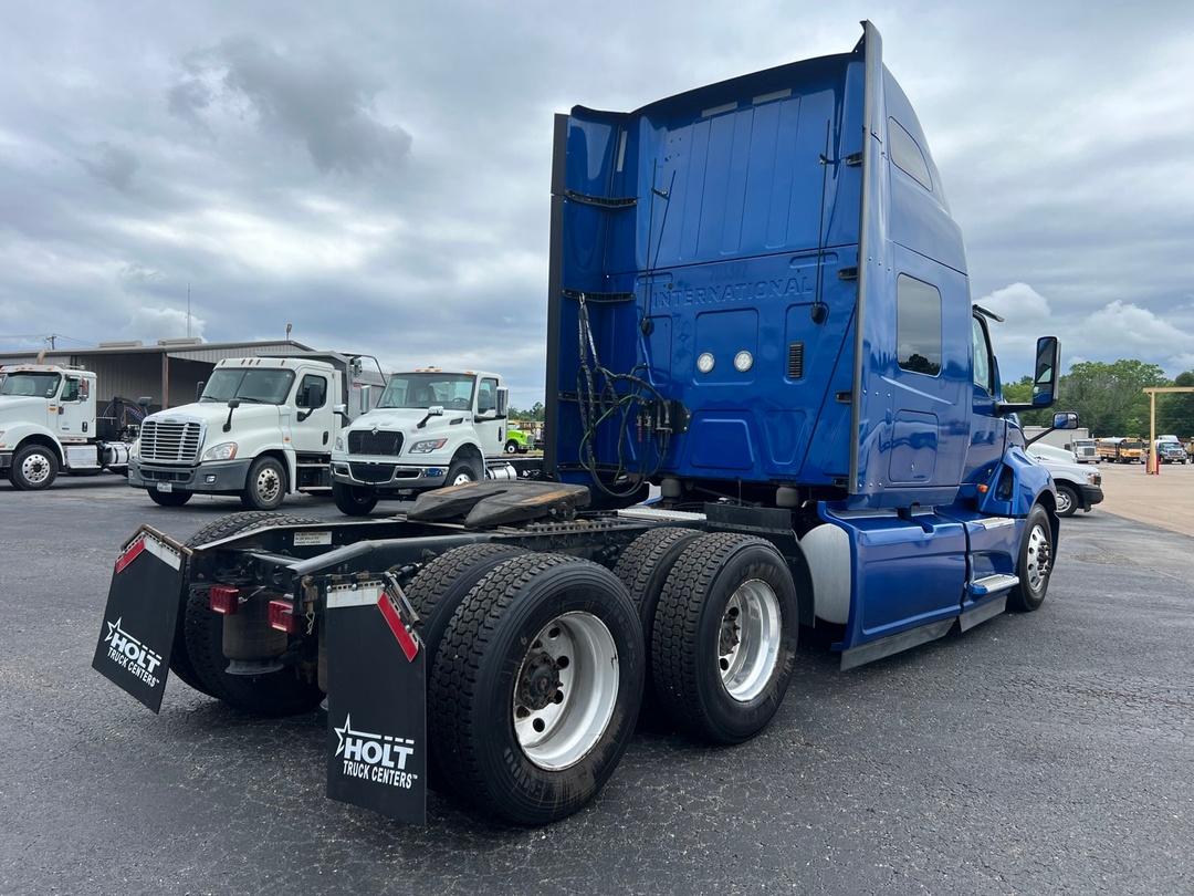 2020 International LT - image 6