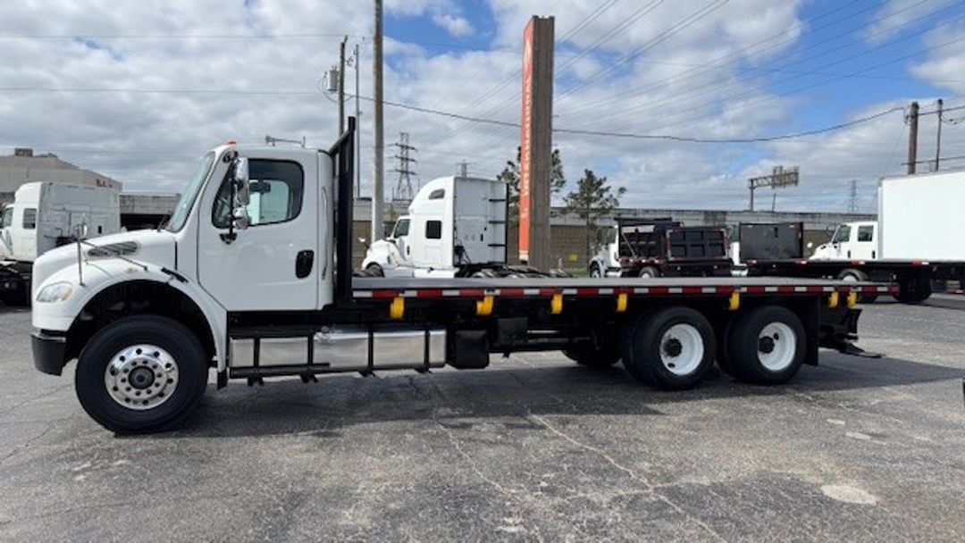 2017 Freightliner M2 106 - image 9