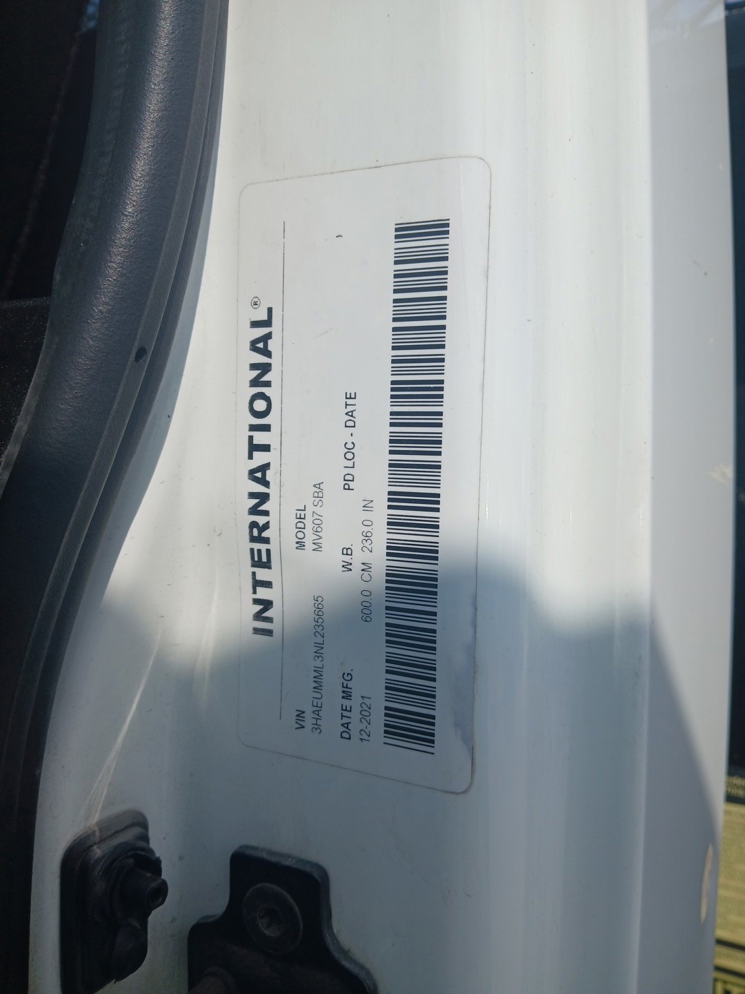 2022 International MV - image 2