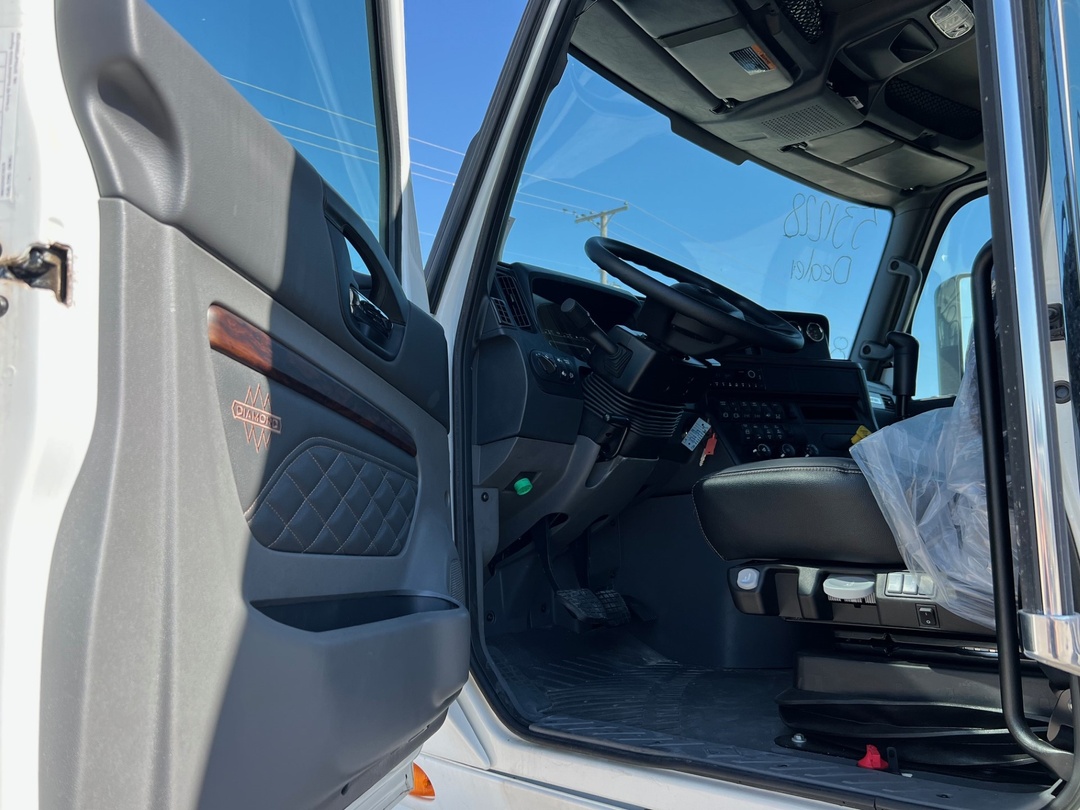 2025 International - image 12