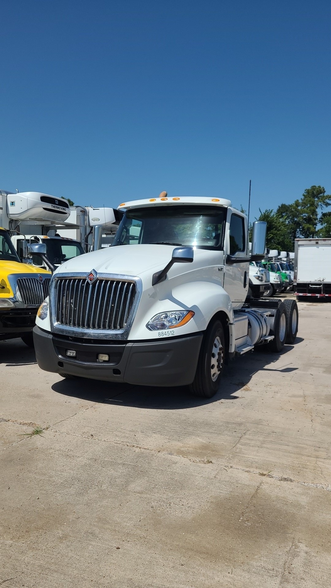 2018 International LT - image 1