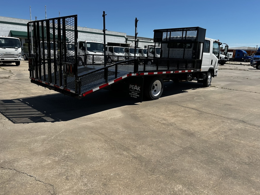 2024 Isuzu NPR - image 3