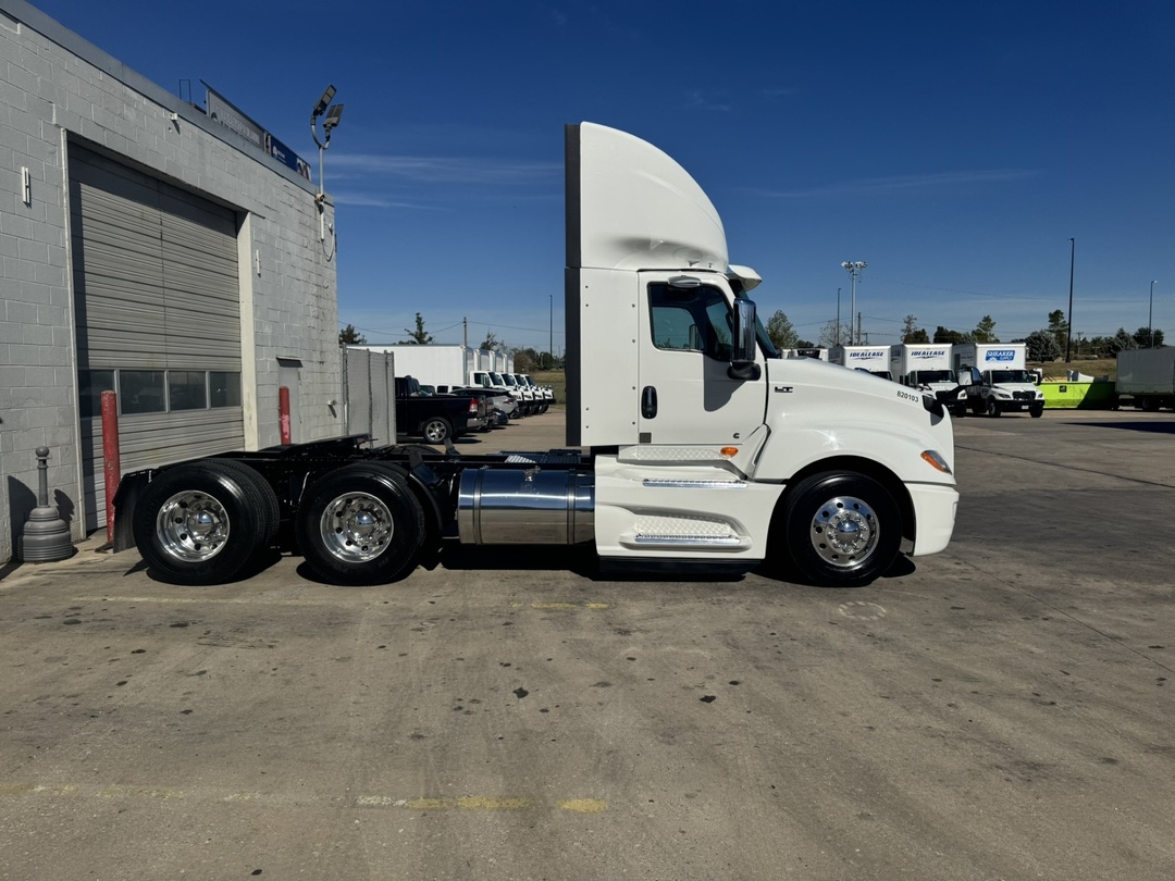 2020 International LT - image 10