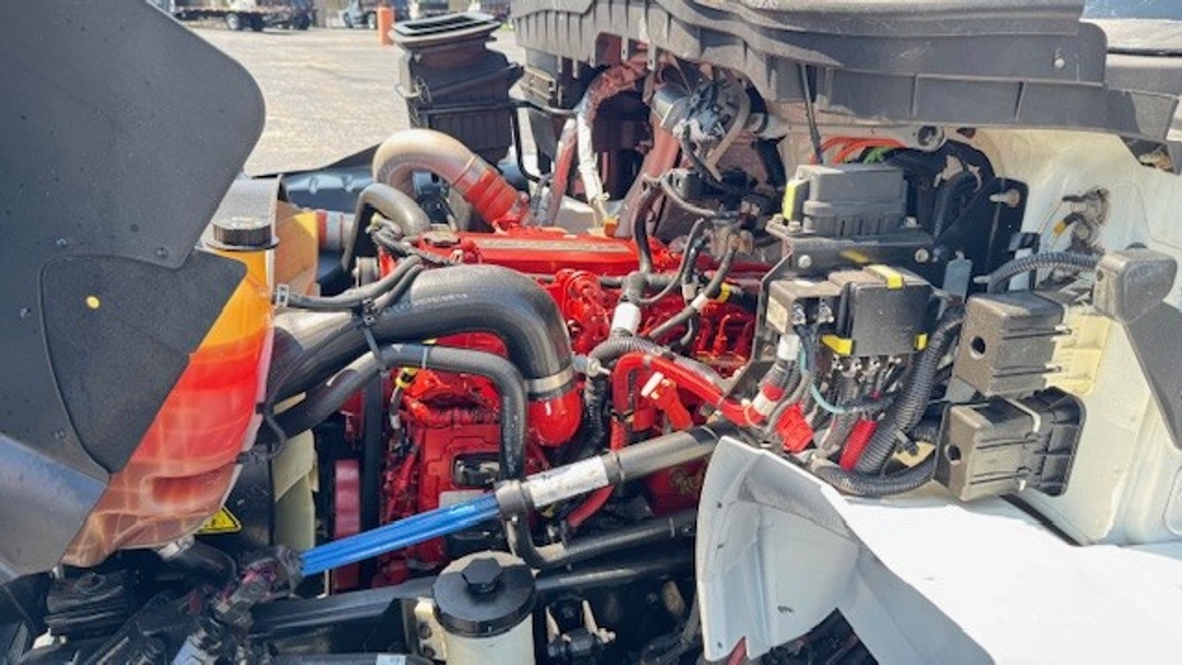 2018 International 4300 - image 11