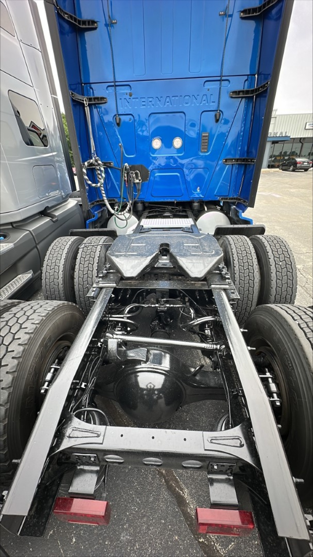 2020 International LT - image 12