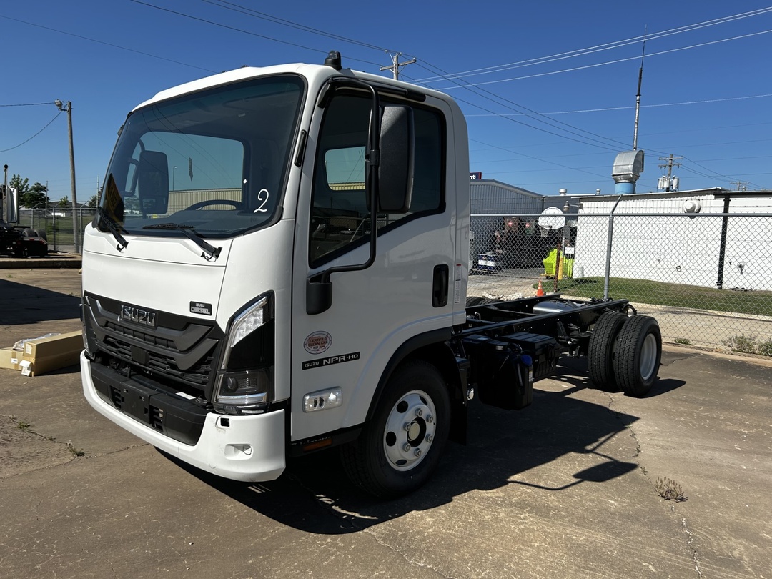 2025 Isuzu NPR - image 1