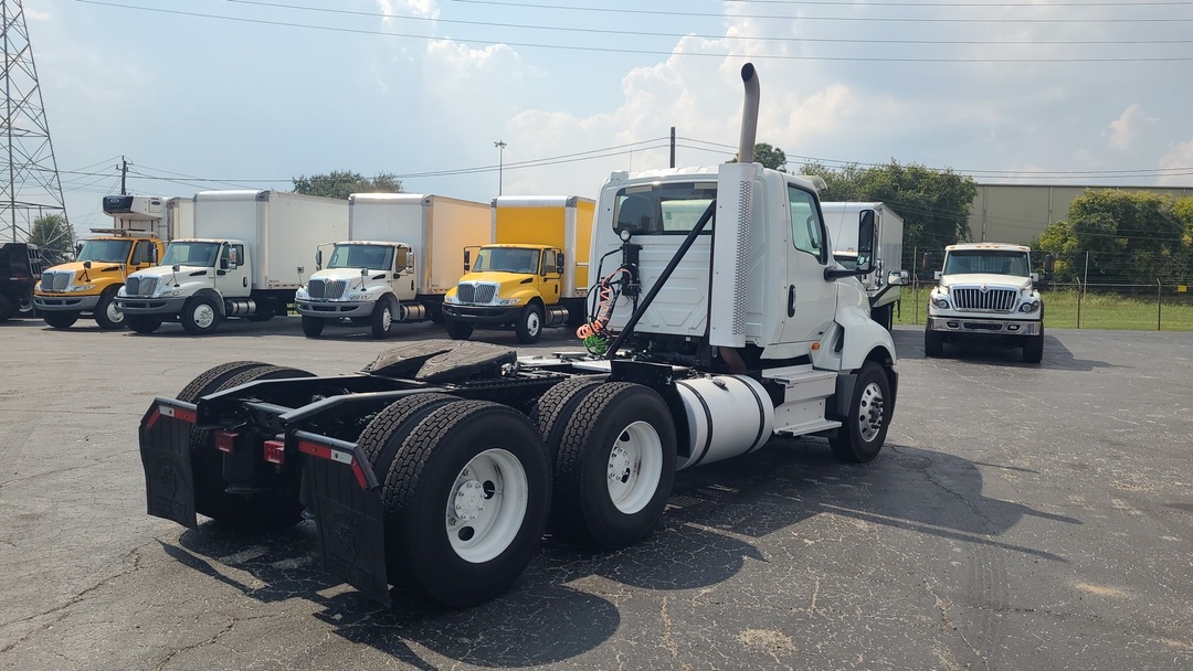 2019 International LT - image 15