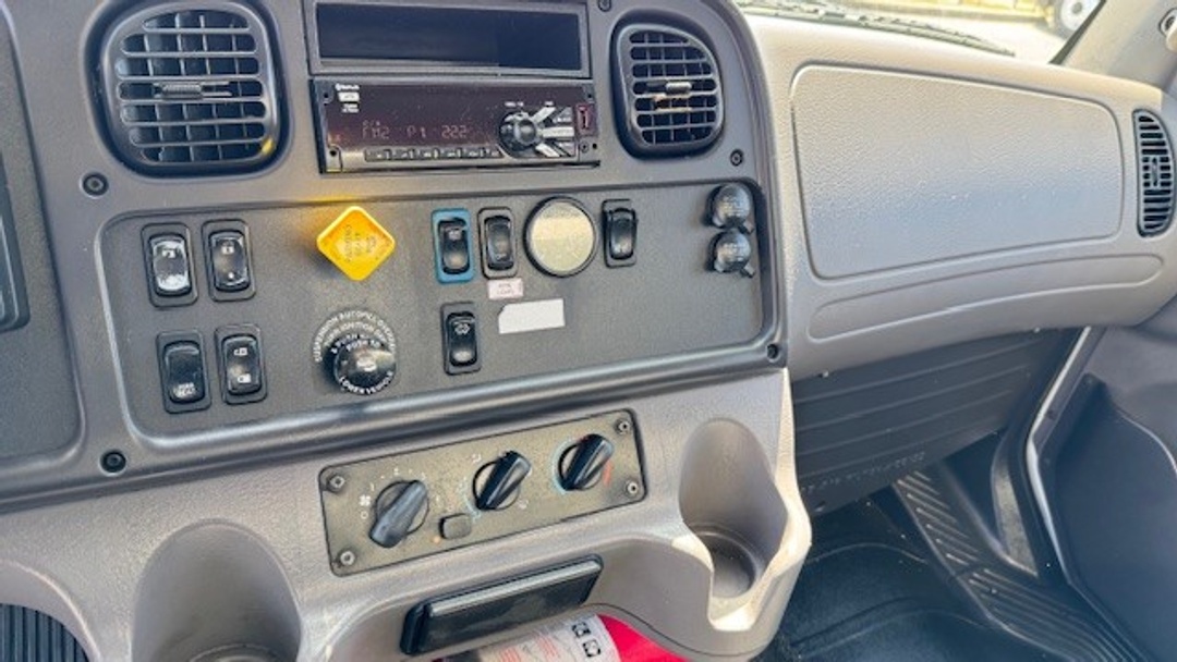 2020 Freightliner M2 106 - image 12