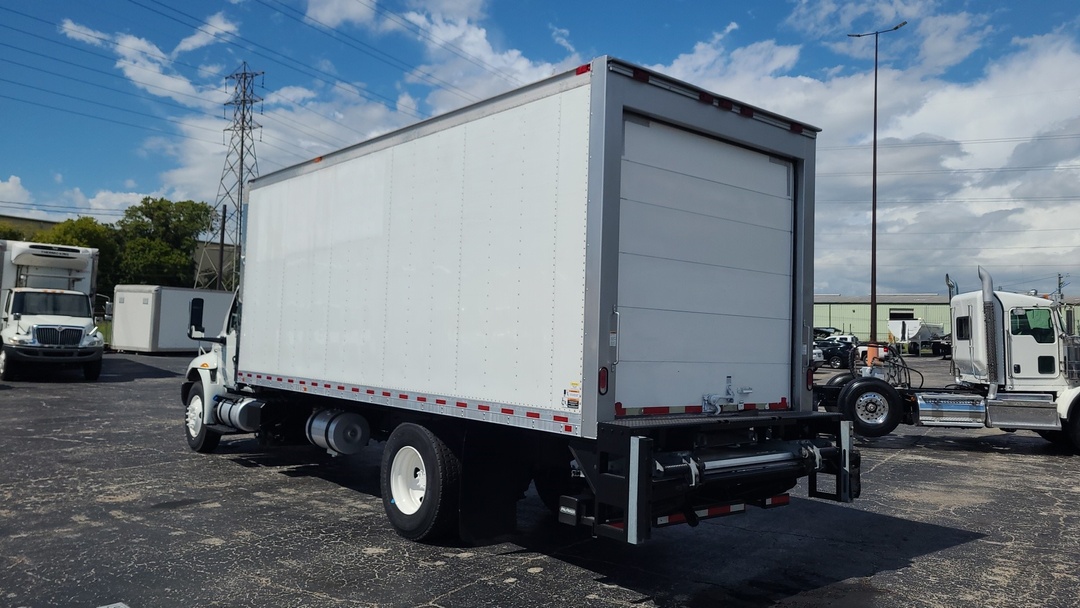 2019 International MV - image 6