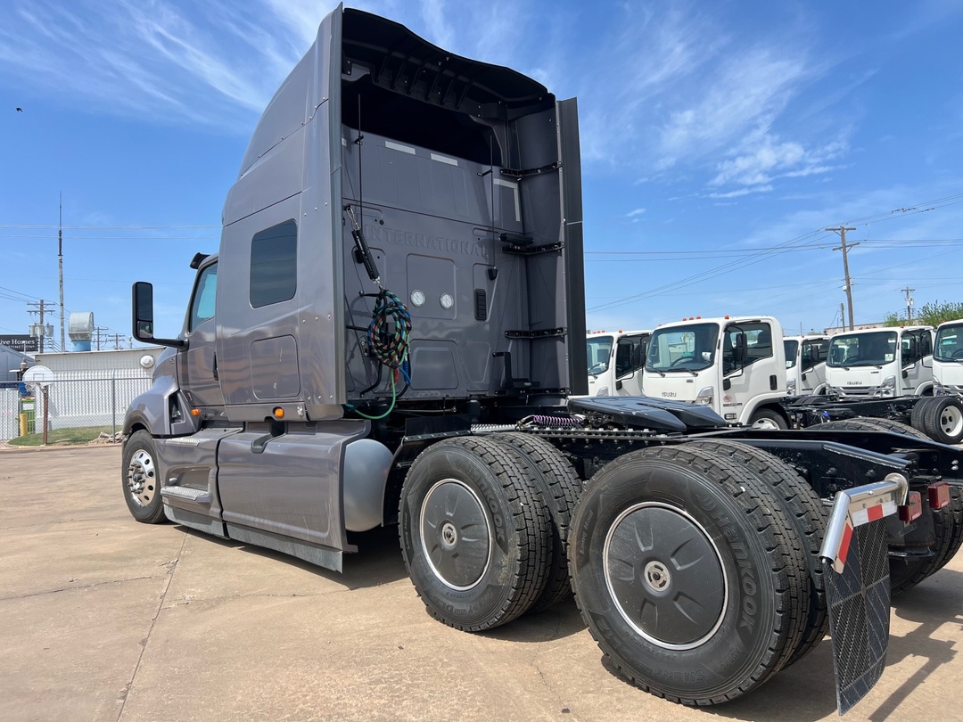 2025 International LT - image 3